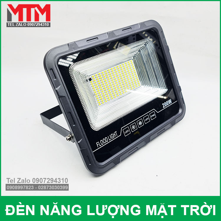 Den Led 200W Dung Nang Luong Mat Troi